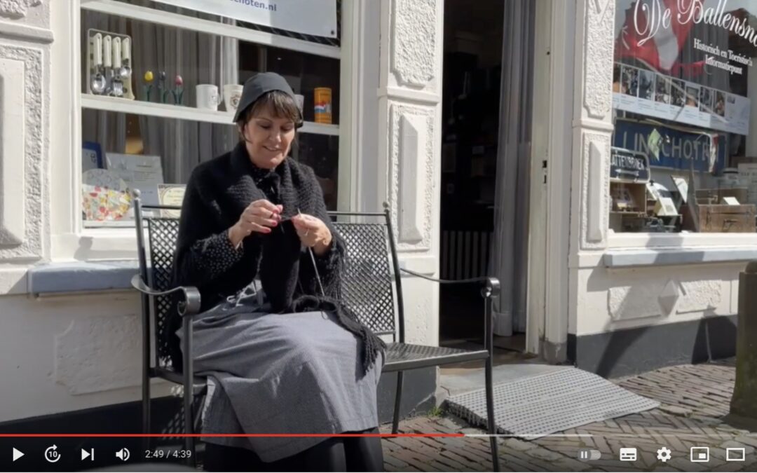 Vlogger bezoekt Ballensnoeperij