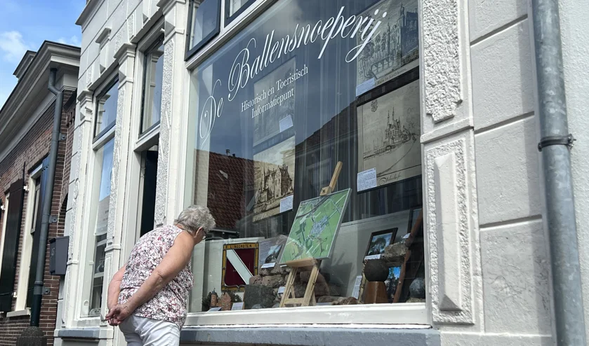 Vier kastelen van Linschoten in de etalage